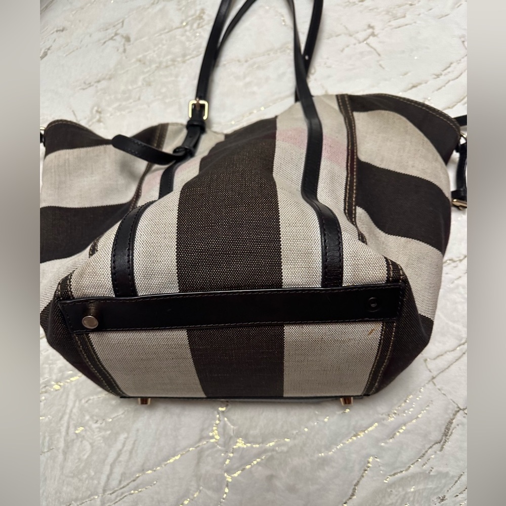 Burberry (Authentic) - image 3